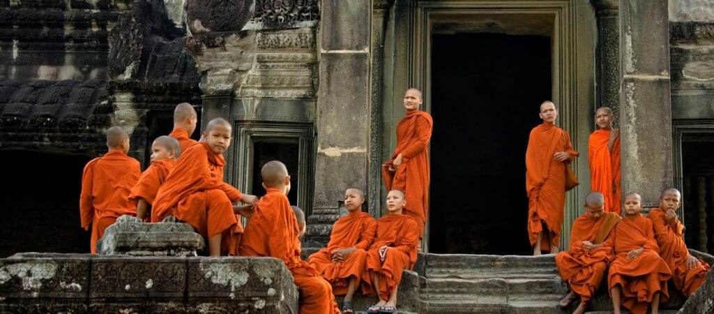 En bild på munkar i Kambodja