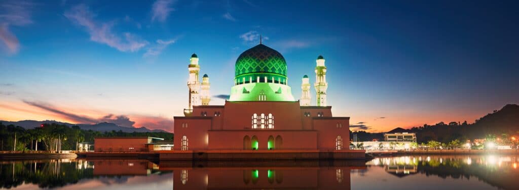En bild på moskén i Kota Kinabalu